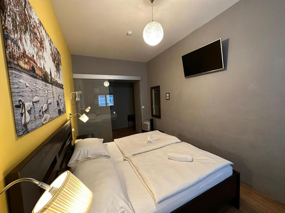 Central Studios Прага Экстерьер фото
